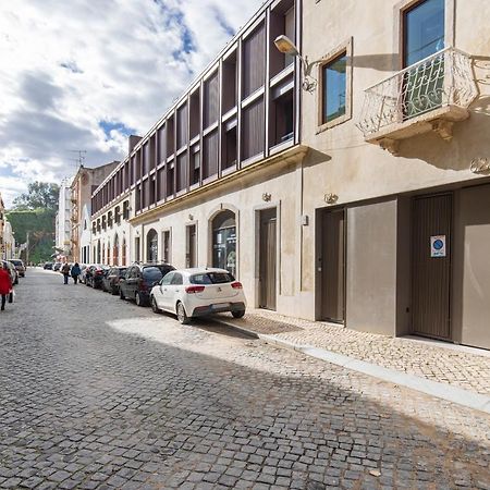 Deluxe 2Bdr Apartment W/ Patio By Lovelystay Lisbona Esterno foto