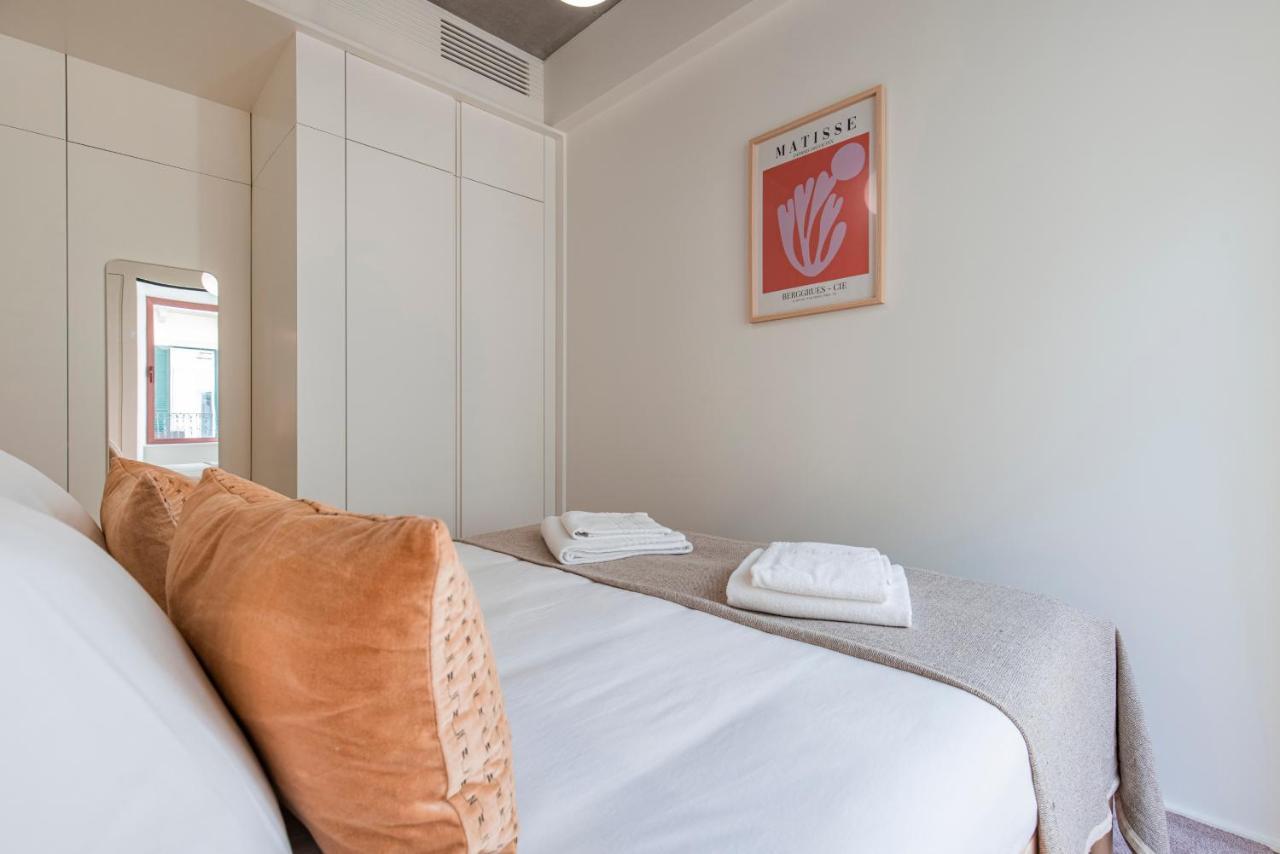 Deluxe 2Bdr Apartment W/ Patio By Lovelystay Lisbona Esterno foto