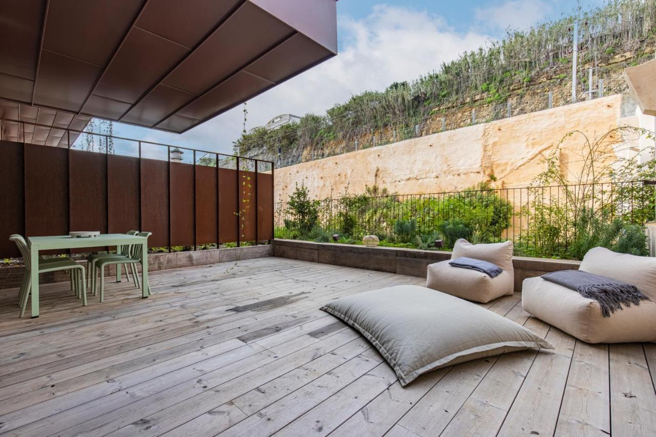 Deluxe 2Bdr Apartment W/ Patio By Lovelystay Lisbona Esterno foto