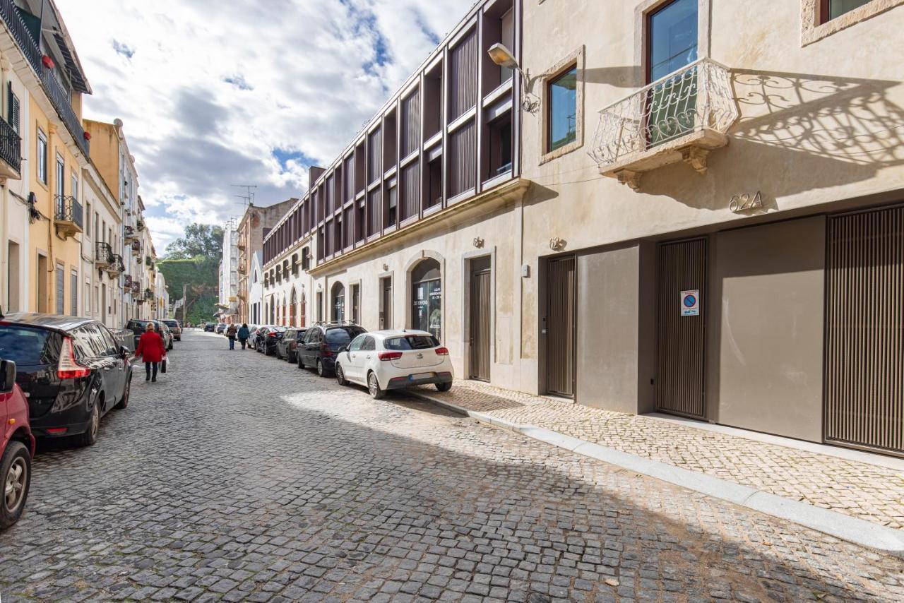 Deluxe 2Bdr Apartment W/ Patio By Lovelystay Lisbona Esterno foto
