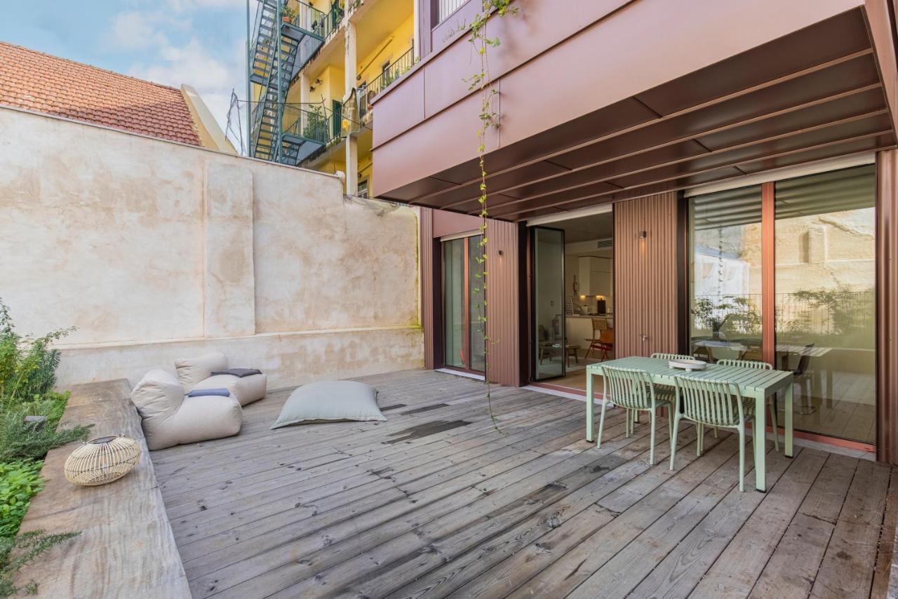 Deluxe 2Bdr Apartment W/ Patio By Lovelystay Lisbona Esterno foto