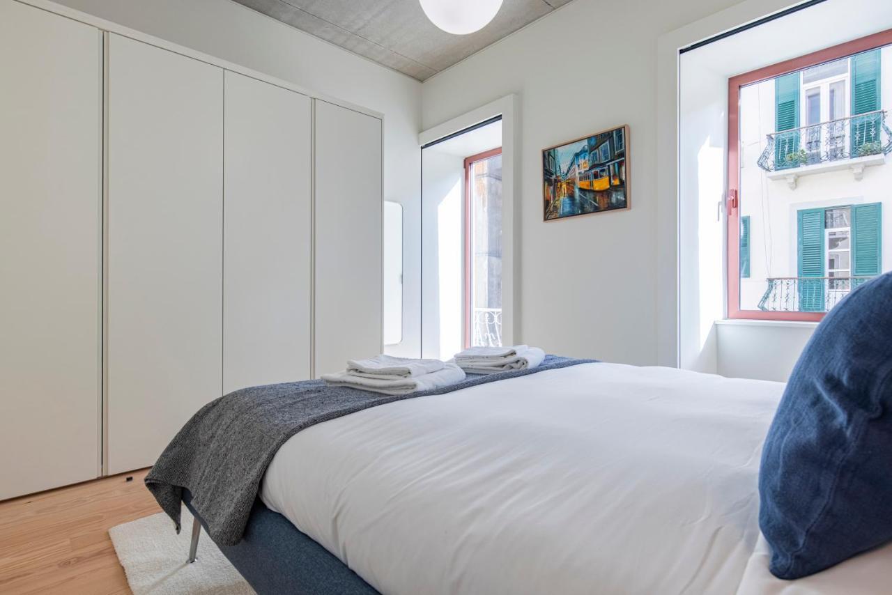 Deluxe 2Bdr Apartment W/ Patio By Lovelystay Lisbona Esterno foto