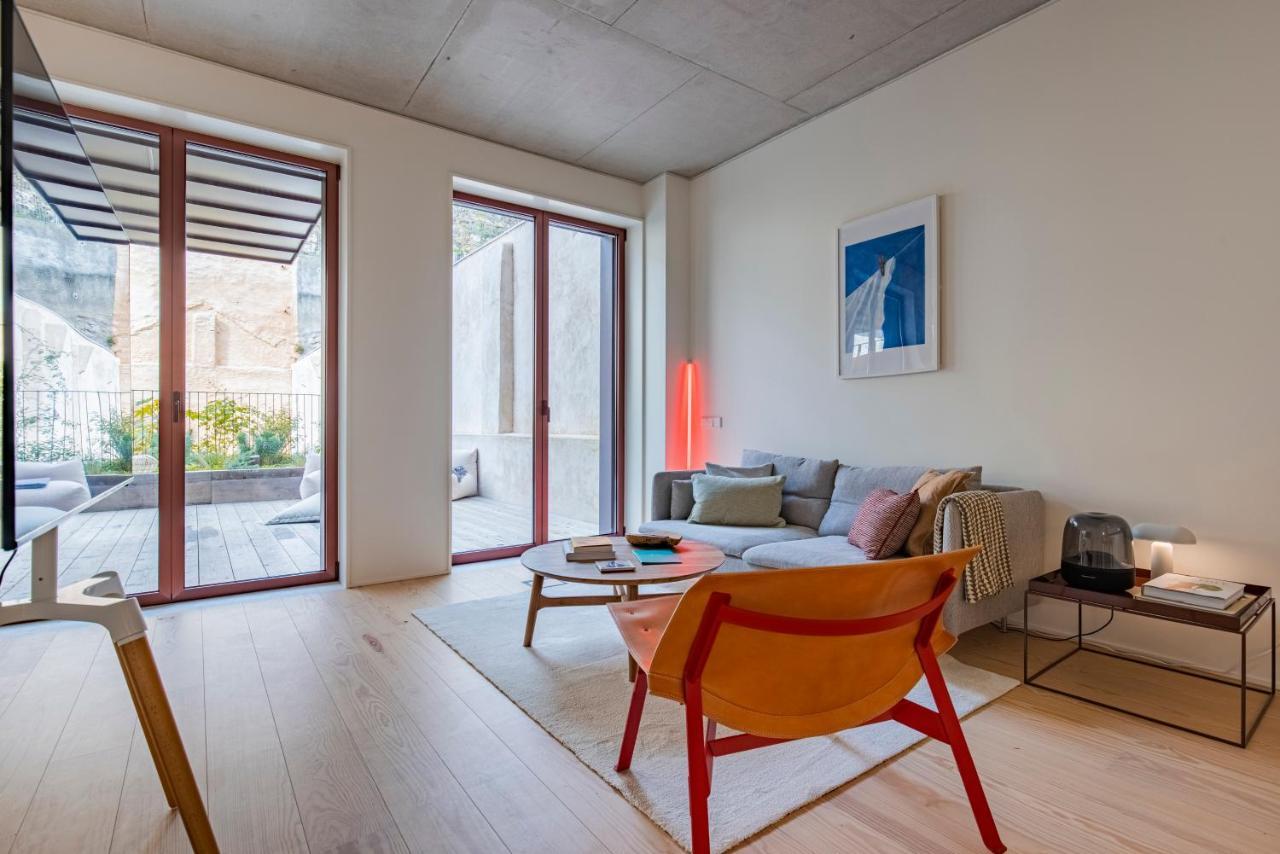 Deluxe 2Bdr Apartment W/ Patio By Lovelystay Lisbona Esterno foto