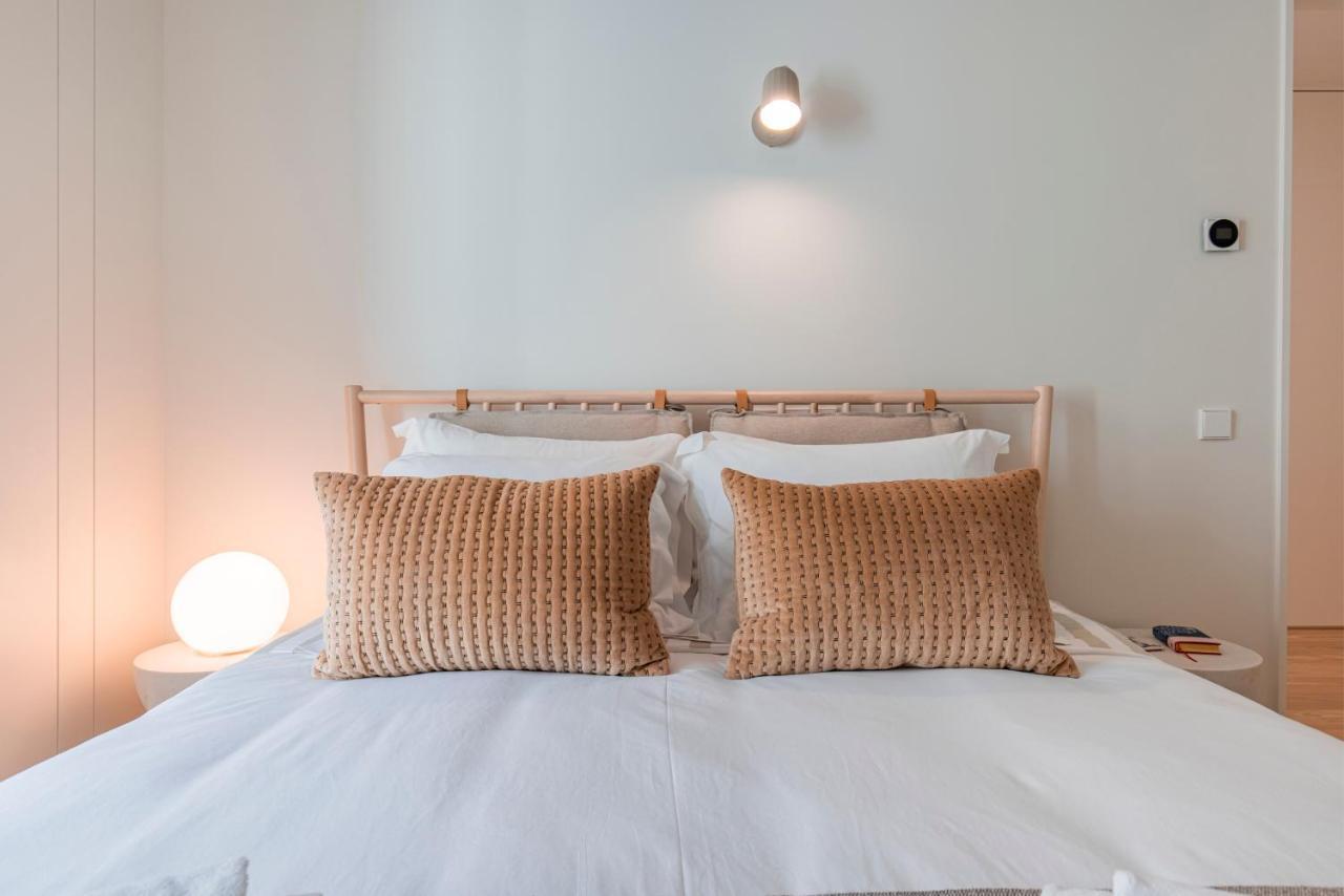 Deluxe 2Bdr Apartment W/ Patio By Lovelystay Lisbona Esterno foto