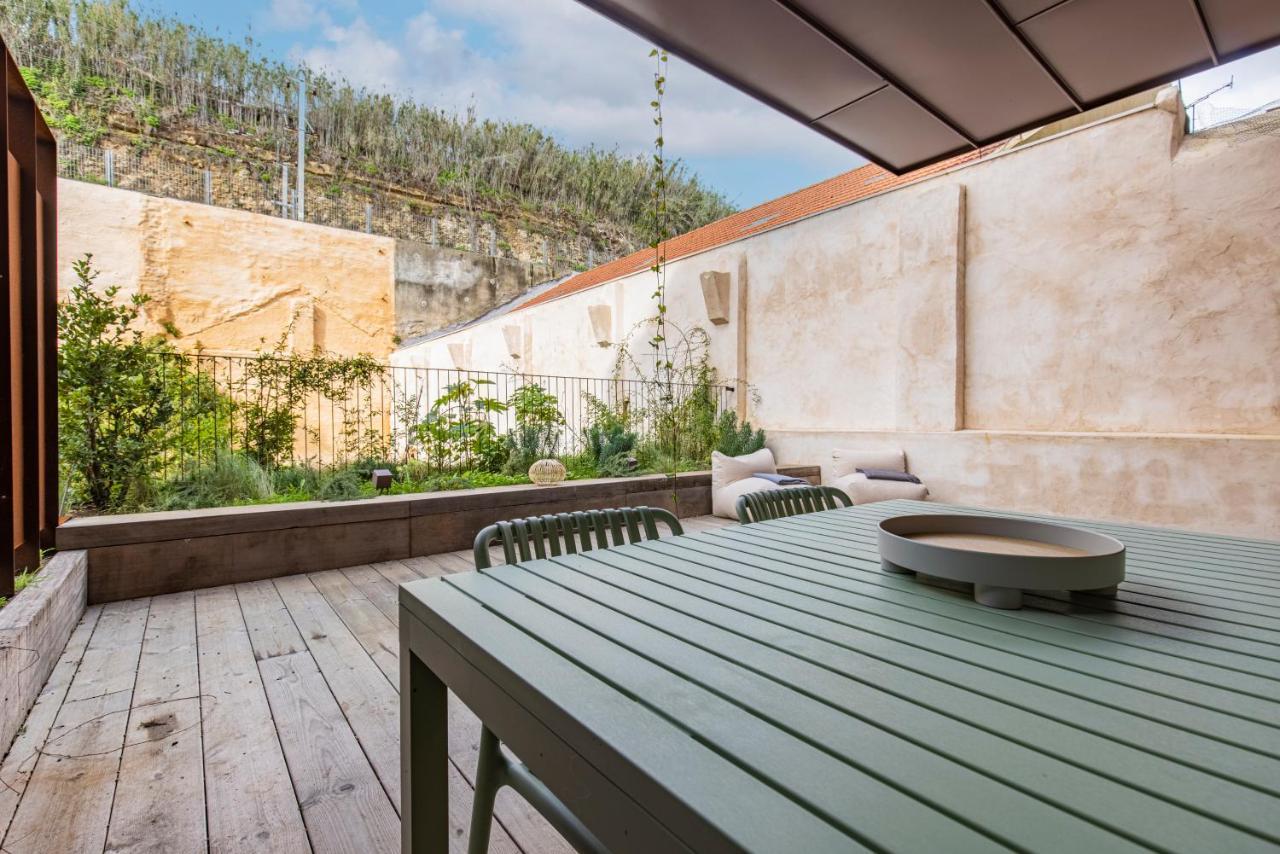Deluxe 2Bdr Apartment W/ Patio By Lovelystay Lisbona Esterno foto