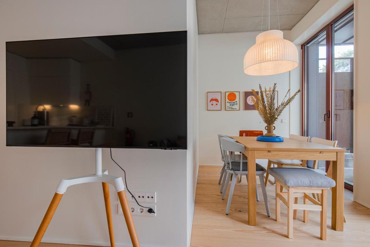 Deluxe 2Bdr Apartment W/ Patio By Lovelystay Lisbona Esterno foto