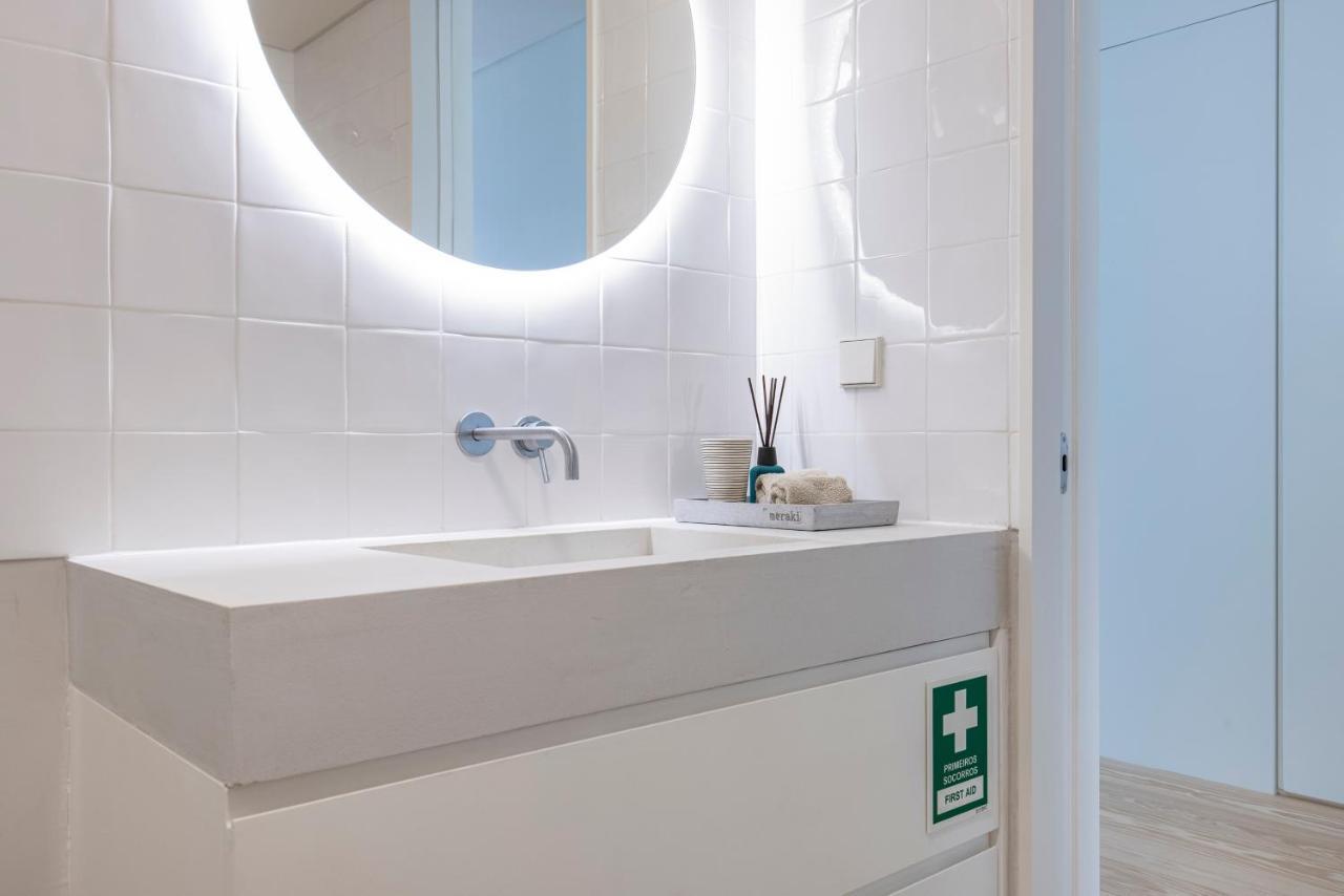 Deluxe 2Bdr Apartment W/ Patio By Lovelystay Lisbona Esterno foto