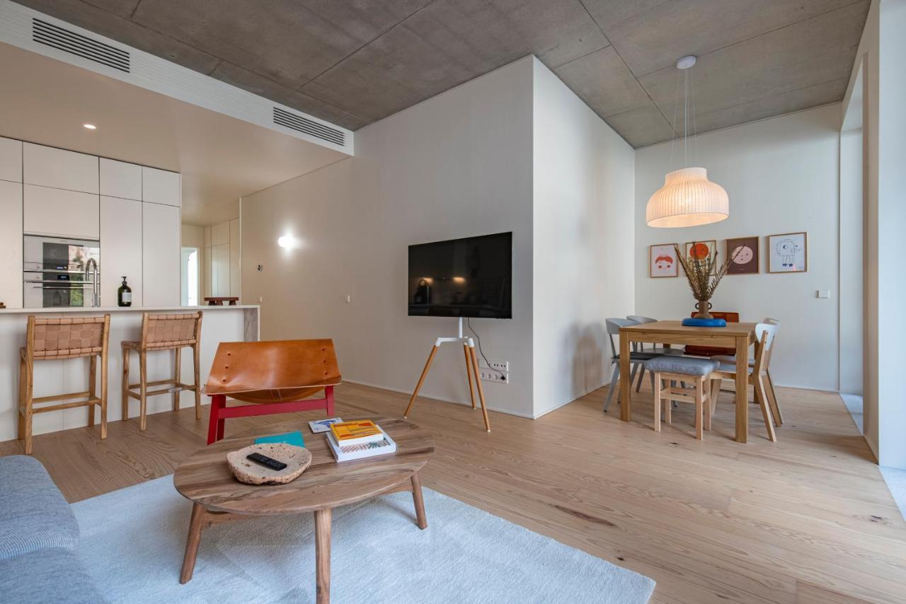Deluxe 2Bdr Apartment W/ Patio By Lovelystay Lisbona Esterno foto
