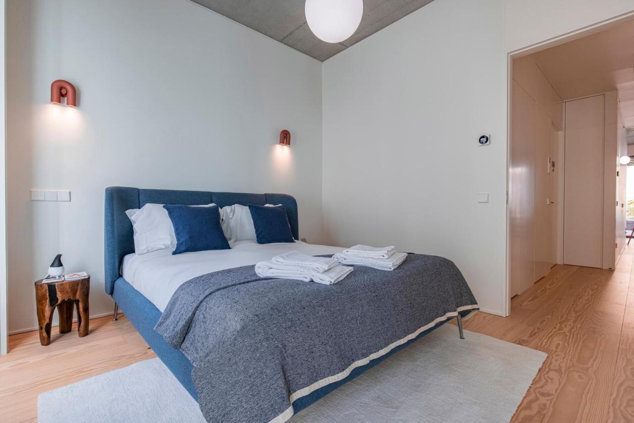 Deluxe 2Bdr Apartment W/ Patio By Lovelystay Lisbona Esterno foto