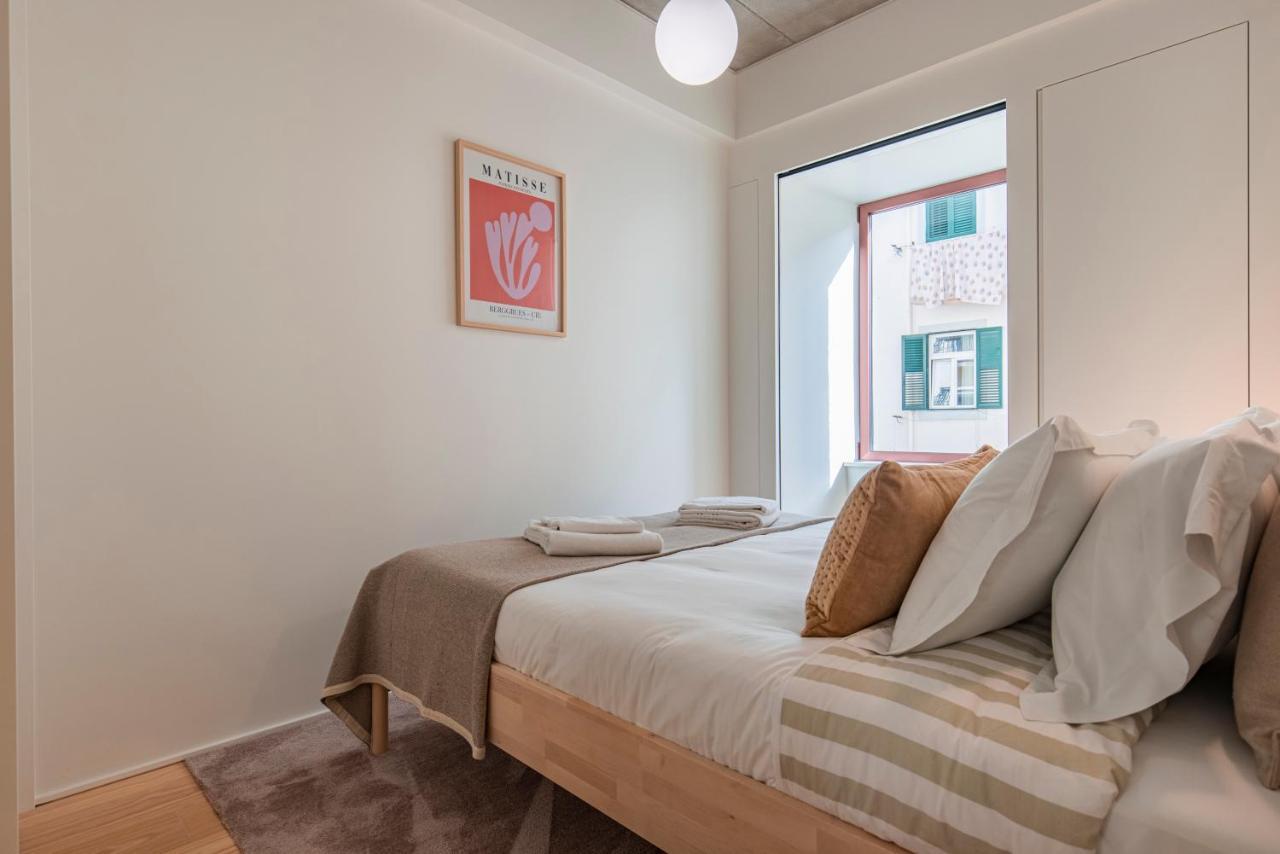 Deluxe 2Bdr Apartment W/ Patio By Lovelystay Lisbona Esterno foto