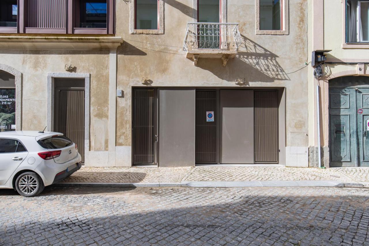 Deluxe 2Bdr Apartment W/ Patio By Lovelystay Lisbona Esterno foto