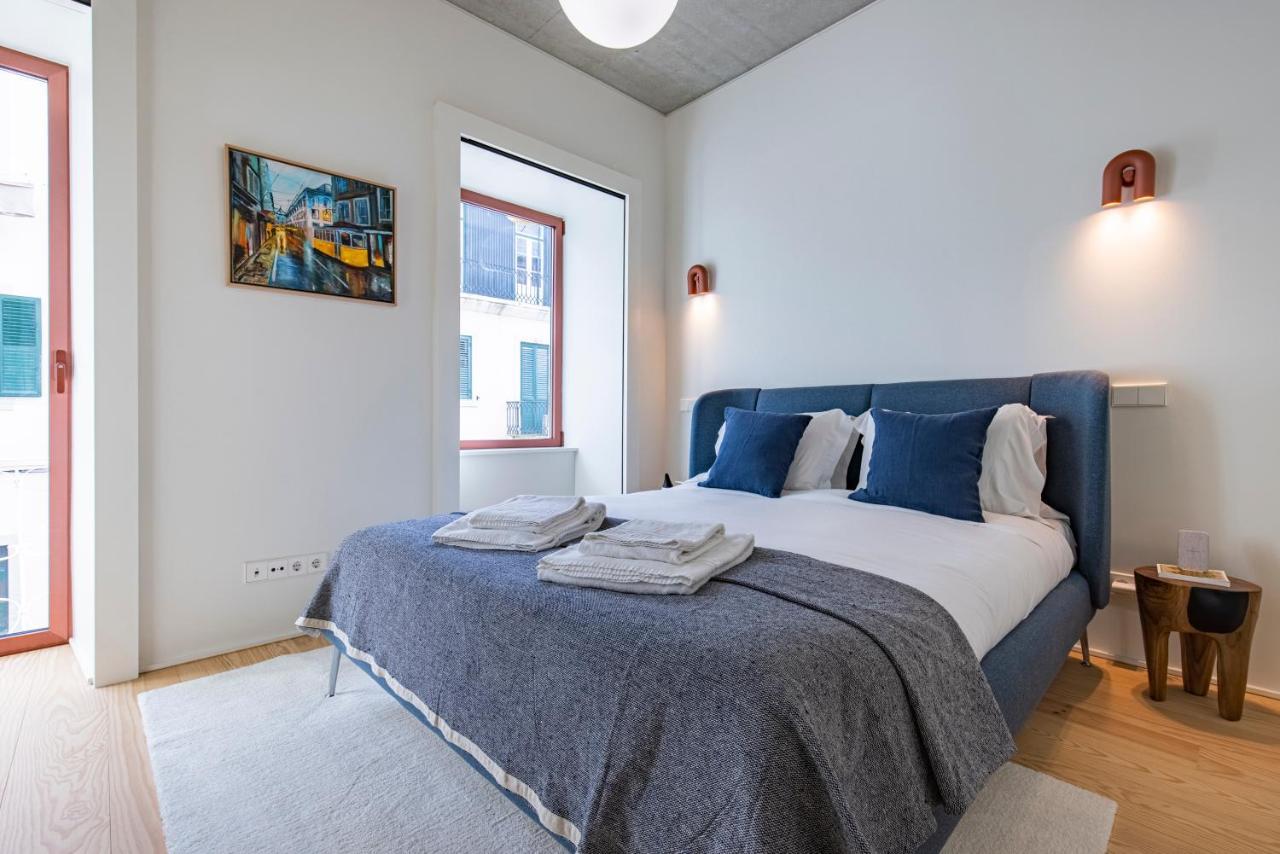 Deluxe 2Bdr Apartment W/ Patio By Lovelystay Lisbona Esterno foto