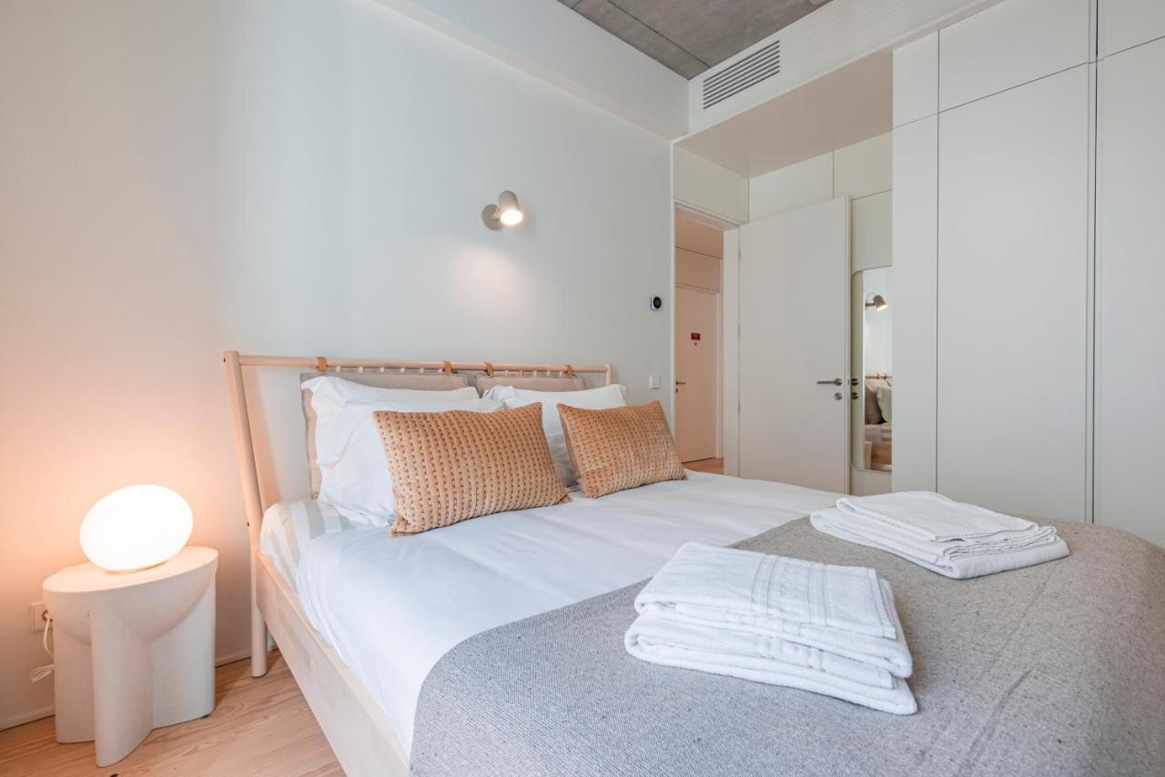 Deluxe 2Bdr Apartment W/ Patio By Lovelystay Lisbona Esterno foto