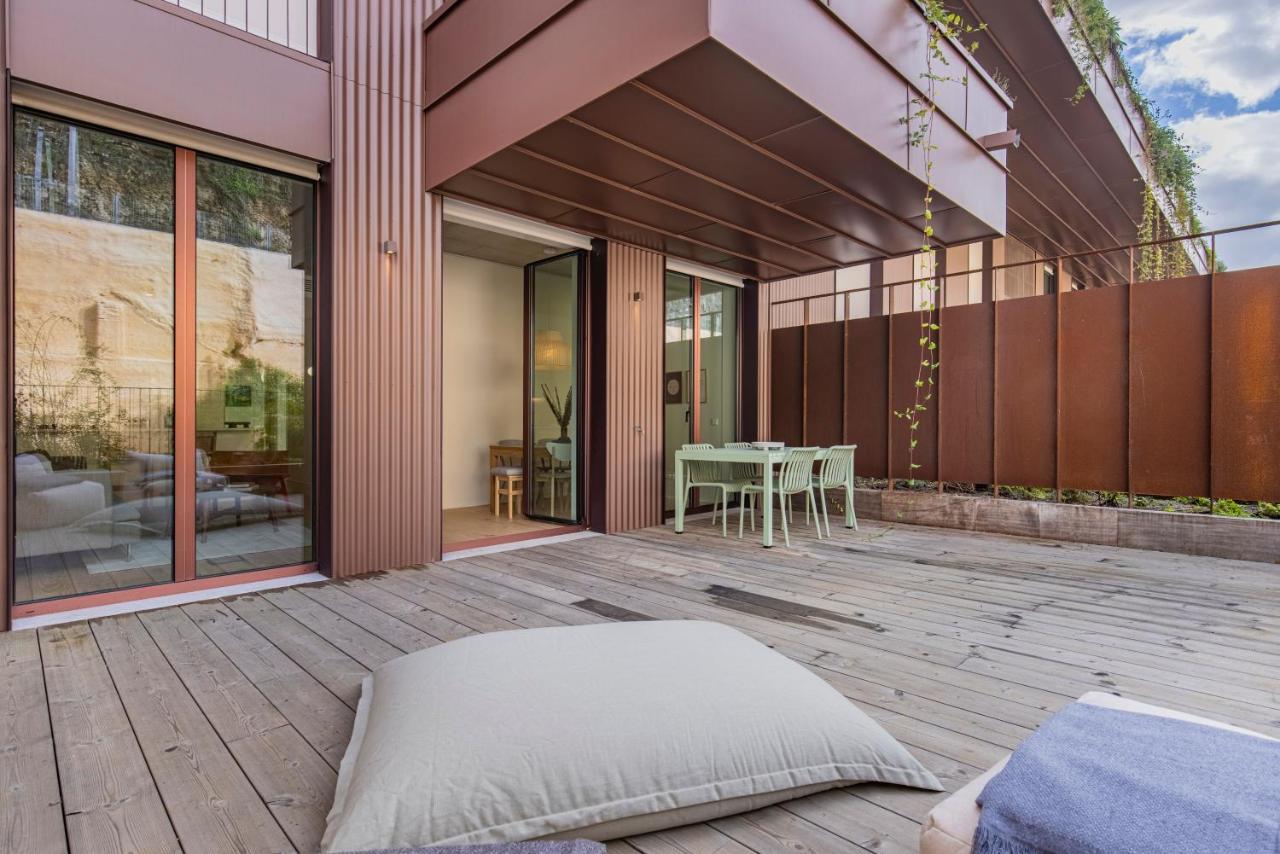 Deluxe 2Bdr Apartment W/ Patio By Lovelystay Lisbona Esterno foto