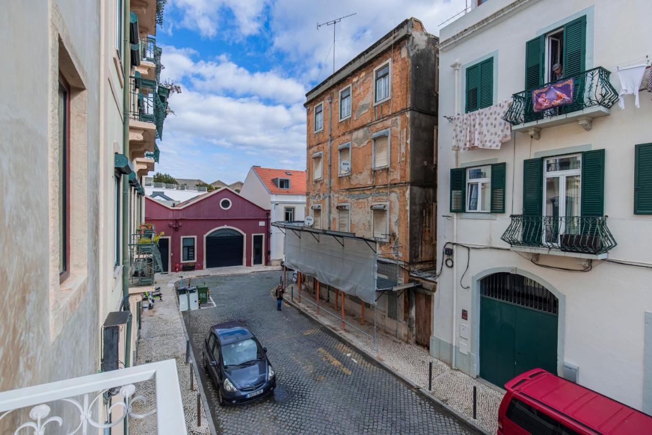 Deluxe 2Bdr Apartment W/ Patio By Lovelystay Lisbona Esterno foto