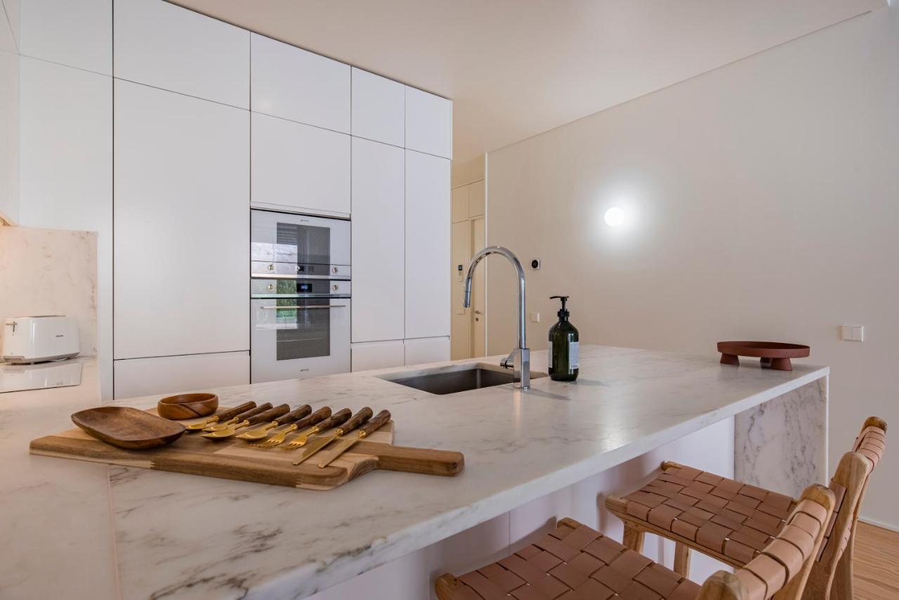 Deluxe 2Bdr Apartment W/ Patio By Lovelystay Lisbona Esterno foto