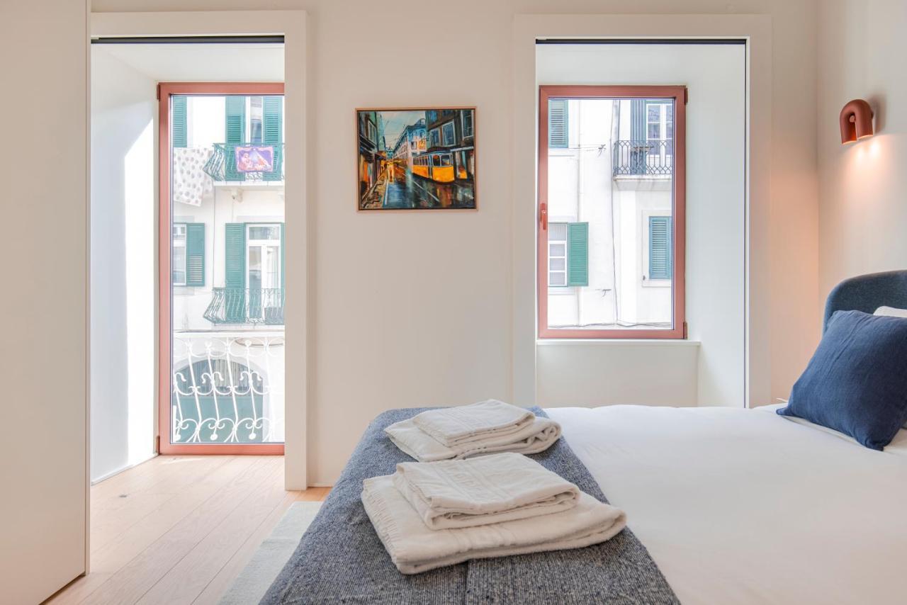 Deluxe 2Bdr Apartment W/ Patio By Lovelystay Lisbona Esterno foto