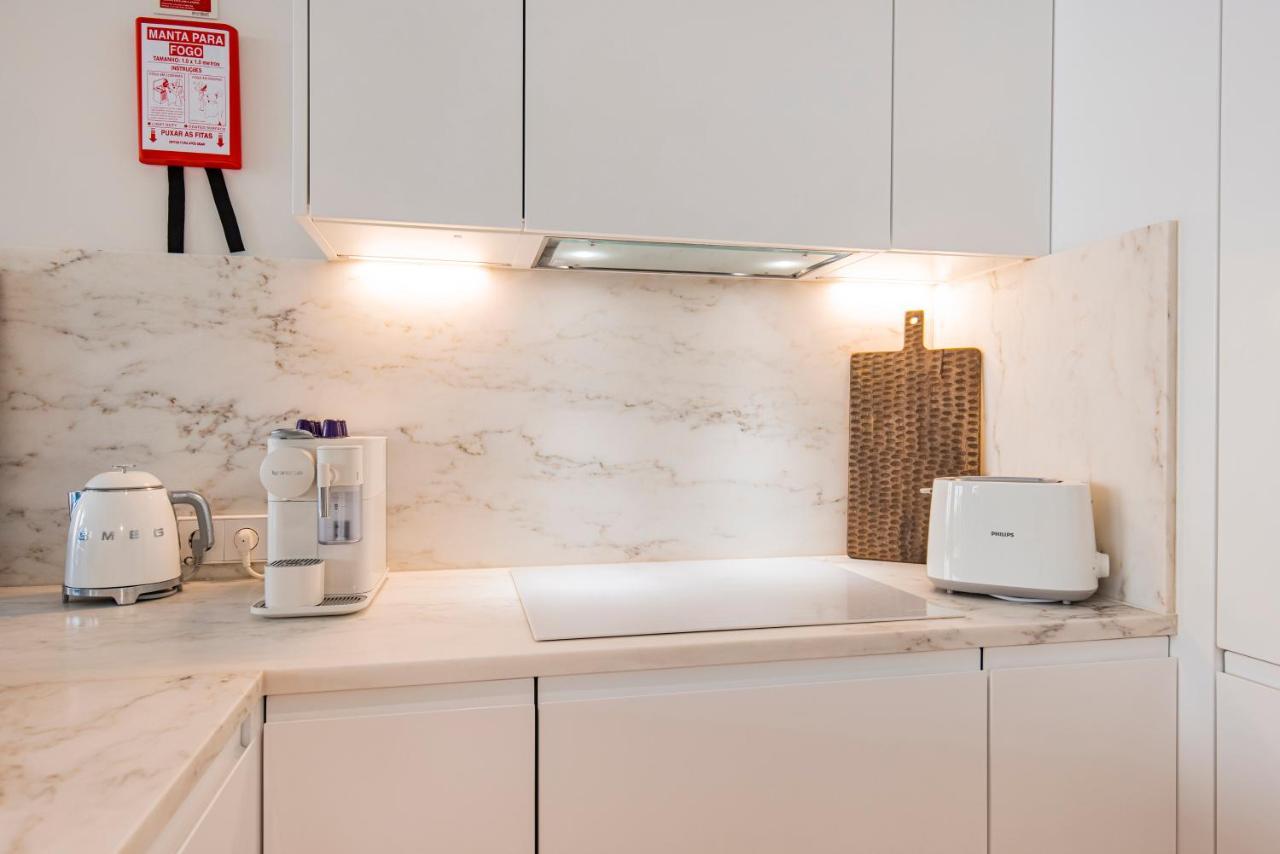 Deluxe 2Bdr Apartment W/ Patio By Lovelystay Lisbona Esterno foto