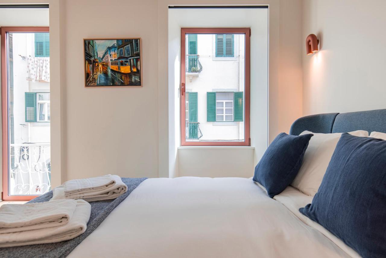 Deluxe 2Bdr Apartment W/ Patio By Lovelystay Lisbona Esterno foto