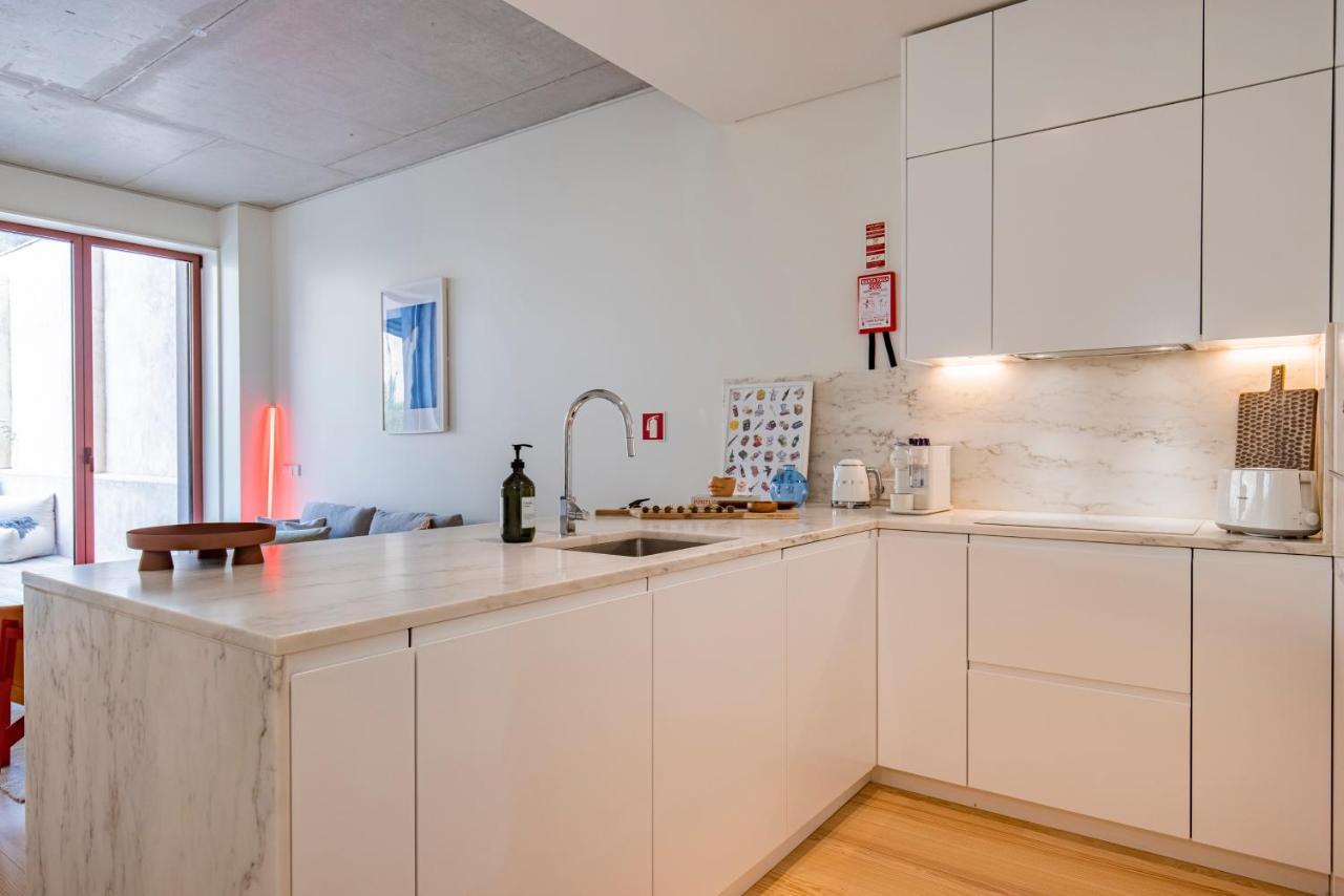 Deluxe 2Bdr Apartment W/ Patio By Lovelystay Lisbona Esterno foto
