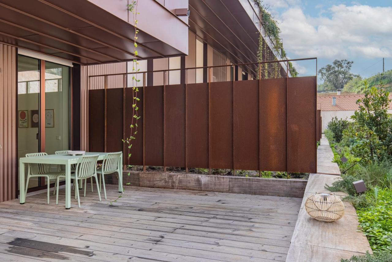 Deluxe 2Bdr Apartment W/ Patio By Lovelystay Lisbona Esterno foto